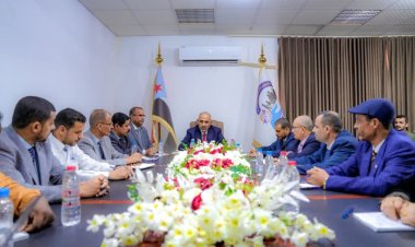 الرئيس الزُبيدي يطّلع على سير العمل في وزارتي الشؤون الاجتماعية والعمل والخدمة المدنية والتأمينات