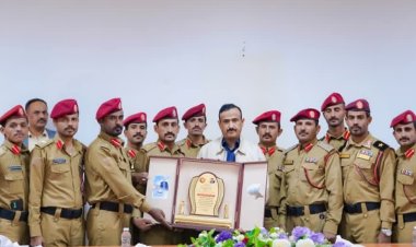 المحافظ بن الوزير يستقبل خريجي الكلية الحربية، ويؤكد على أهمية تأهيل الكفاءات العسكرية.