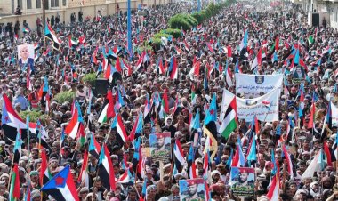 مدينة عتق عاصمة محافظة شبوة تشهد مليونية المطالبة بإعلان دولة الجنوب العربي"بيان"