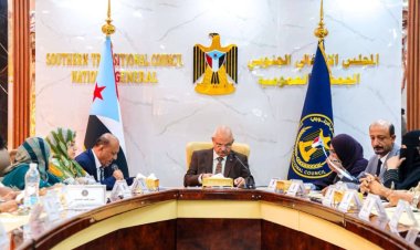 الهيئة الإدارية للجمعية الوطنية تُدين استهداف ميناء المكلا وتتستنكر القرارات الانفرادية للعليمي