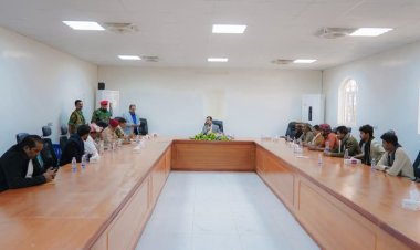 المحافظ بن الوزير يؤكد أولوية رعاية المؤسسة العسكرية وتعزيز استقرار شبوة خلال لقائه ضباط وأفراد اللواء الثاني مشاة جبلي