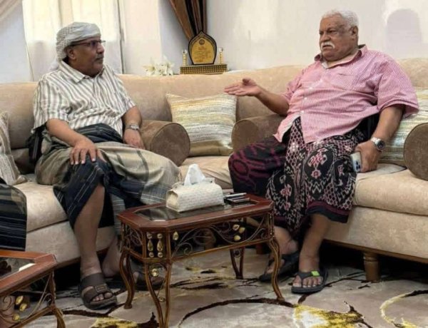 الكثيري يزور اللواء عبدالرحيم عتيق في سيئون ويشيد بإسهاماته الوطنية الرائدة