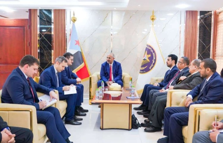 الرئيس الزُبيدي يستقبل سفير روسيا الاتحادية لدى بلادنا