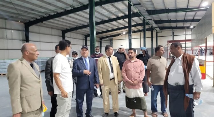 وفد برئاسة نائب وزير الصناعة ينفذ زيارة ميدانية إلى سقطرى لتعزيز الأداء المؤسسي وتطوير البنية التنظيمية للقطاعين الصناعي والتجاري