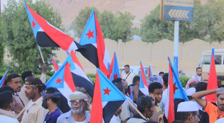 انتقالي مديرية سيئون يدين الاعتداءات بحق المعتصمين ويدعو للتدخل الفوري لقوات النخبة الحضرمية والقوات الجنوبية