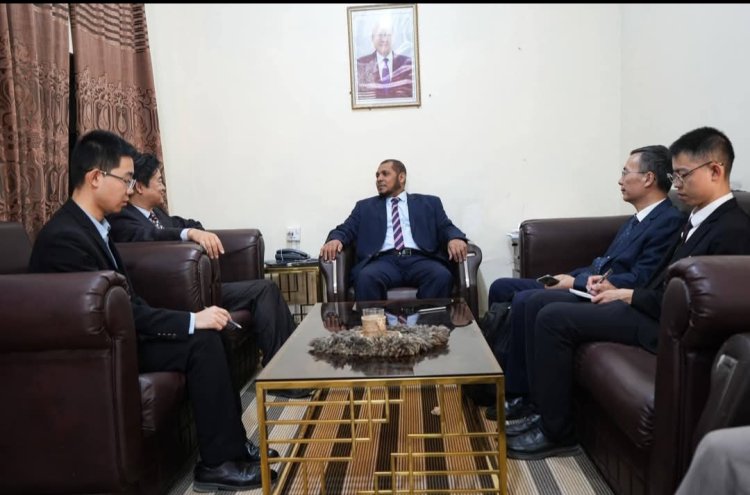 محافظ سقطرى يبحث مع القائم بأعمال السفير الصيني في اليمن سبل تعزيز فرص التعاون مع الصين