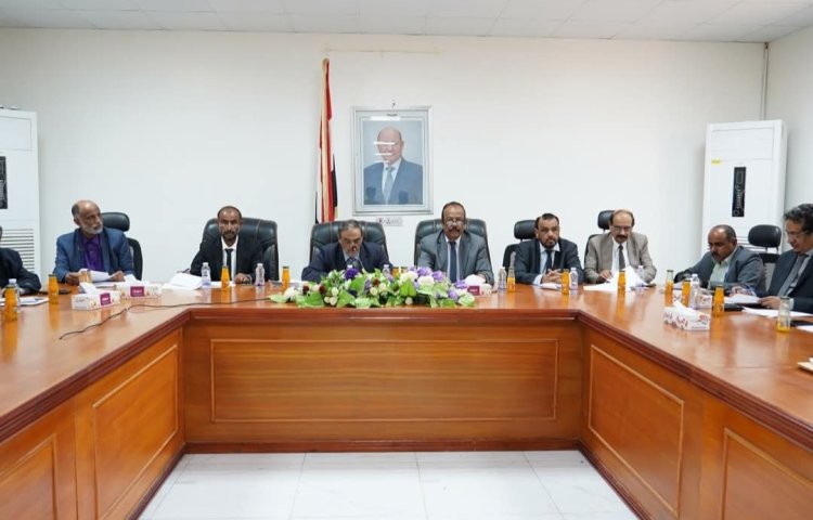 المكتب التنفيذي بشبوة يعقد اجتماعه الدوري ويشيد بجهود المحافظ بن الوزير في ترسيخ الأمن وتوحيد الصفوف ويؤكد على أهمية الاصطفاف الوطني لحماية مكتسبات المحافظة