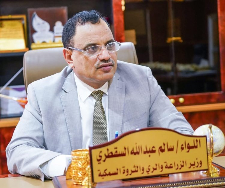 الوزير السقطري يهاتف الكثيري ويبارك انتصارات وادي حضرموت ويشيد بتلاحم أبناء حضرموت والقوات المسلحة الجنوبية.