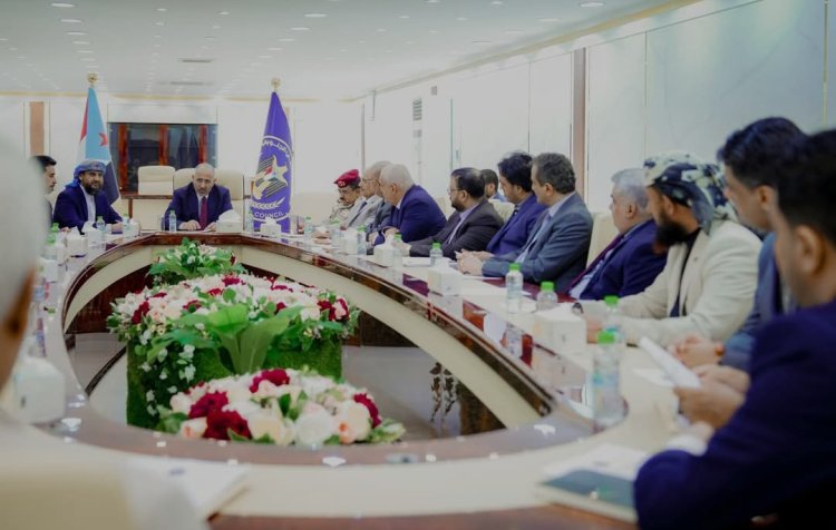 الرئيس الزُبيدي يرأس اجتماعًا مهمًا للقيادة التنفيذية العليا للمجلس الانتقالي الجنوبي