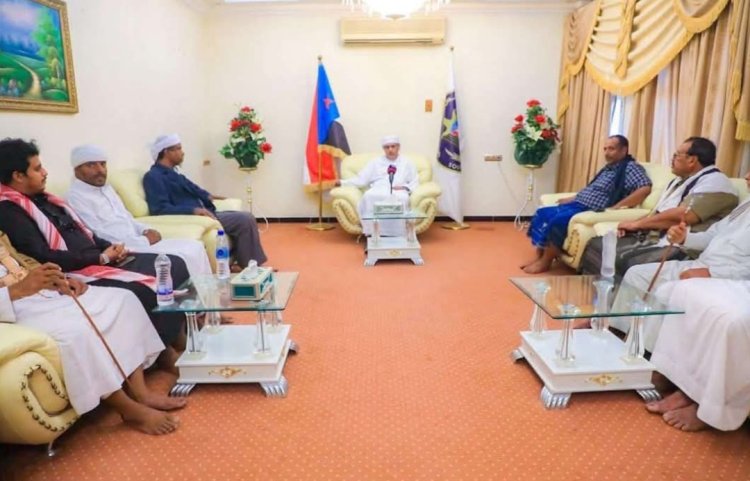 الكثيري يستقبل وفدًا من مقادمة ومشايخ ووجهاء قبيلة بني تميم