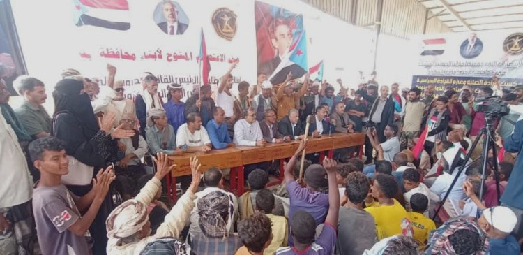 فريق التوجيه والرقابة الرئاسي يتفقد المخيم المفتوح لانتقالي أبين