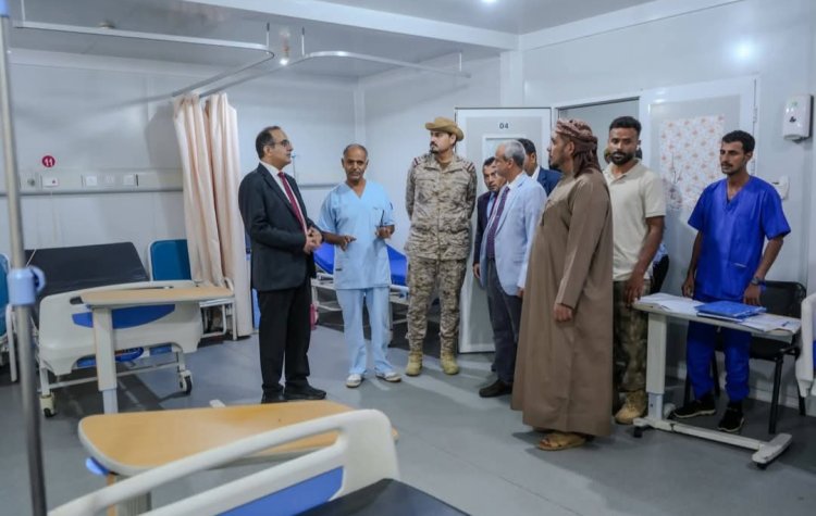 بحيبح والثقلي يتفقدا المرافق الطبية في سقطرى ويشيدا بالدعم الإماراتي والسعودي للقطاع الطبي