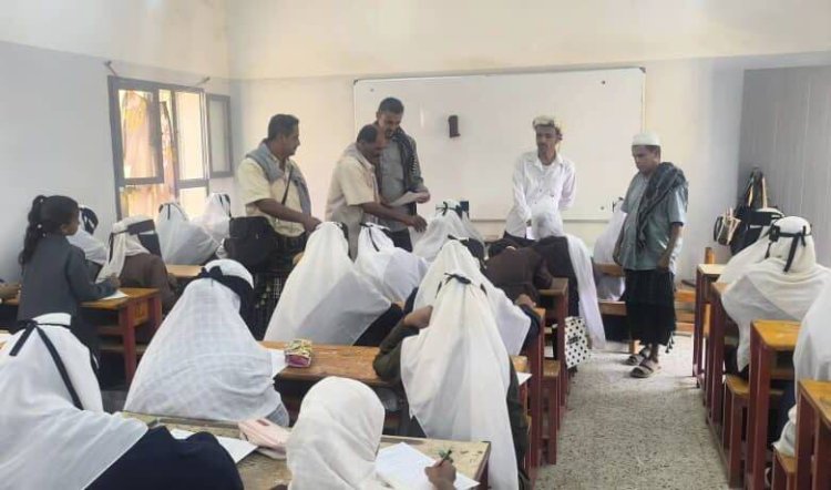 انتقالي أحور والسلطة المحلية يدشّنان امتحانات الفصل الدراسي الأول في عدد من مدارس المديرية