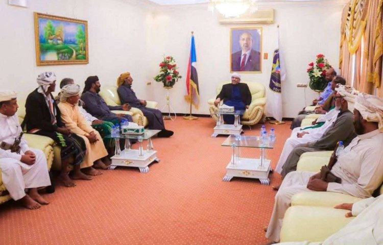 الكثيري يلتقي وفدًا من قبيلة آل باوزير