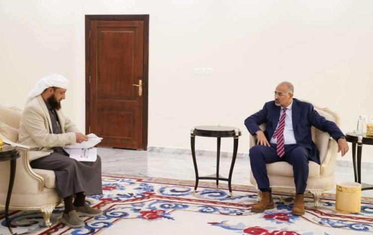 لدى لقائه محافظ البيضاء   الرئيس الزُبيدي: تأمين الجنوب حجر الزاوية والمنطلق الحقيقي لأي معركة جدية لتحرير الشمال