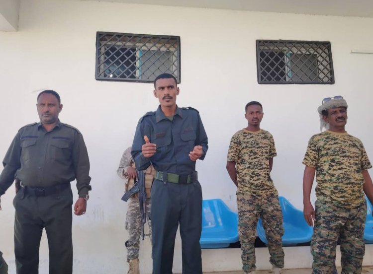 مدير أمن مديرية حديبوه يهنئ خريجي الدفعة الأولى من قوات الأمن ويؤكد أهمية الانضباط