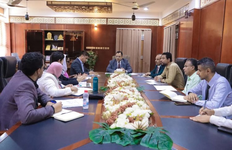 الوزير السقطري يبحث مع نائب مدير برنامج الغذاء العالميWFP في بلادنا دعم مشاريع القطاعين الزراعي والسمكي في ظل التحديات المناخية