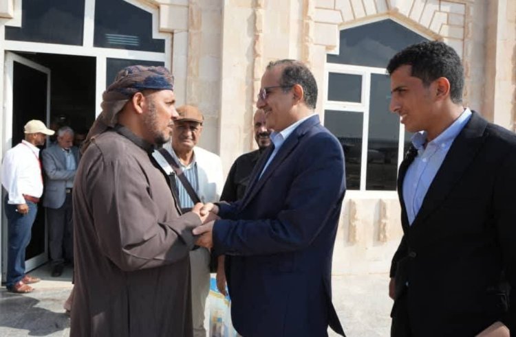 محافظ سقطرى يودّع وزير الصحة بعد اختتام زيارته التفقدية للأرخبيل