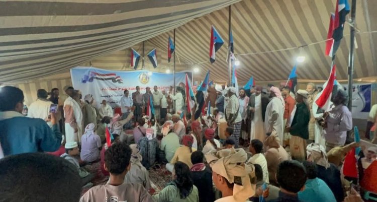 مخيم الاعتصام المفتوح بمدينة سيئون يشهد لليوم السادس توافد الحشود من كافة المديريات