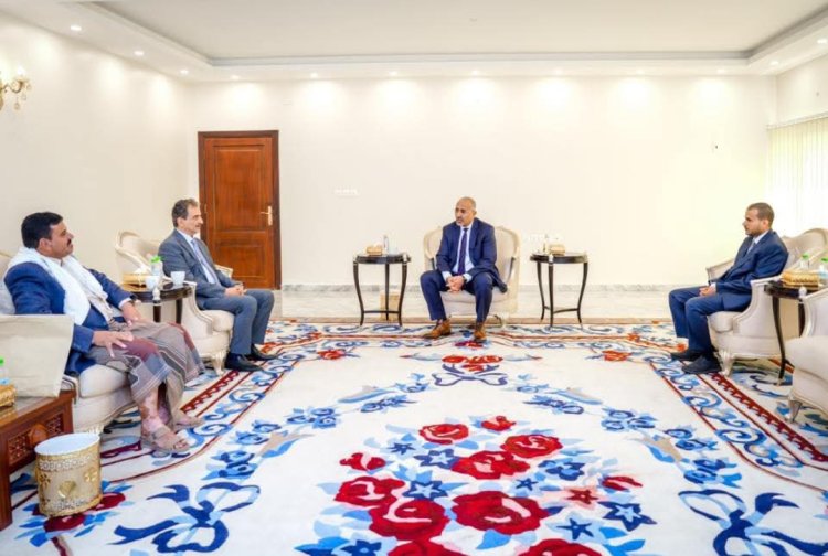 الرئيس الزُبيدي يطّلع على المخطط الإنشائي لمشروع مركز المؤتمرات والمعارض بمحافظة شبوة