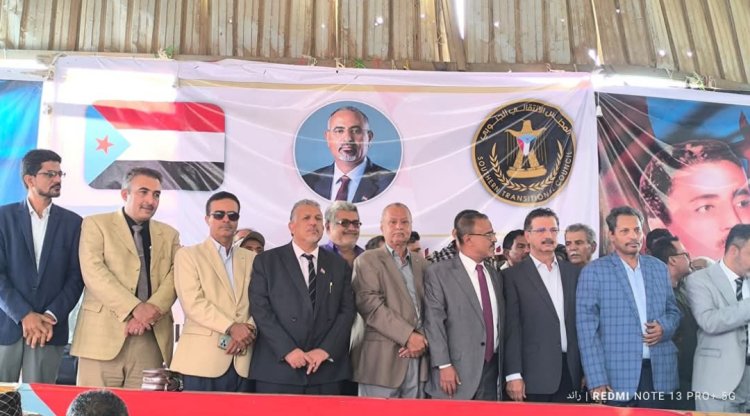 مخيم الاعتصام المفتوح بزنجبار يشهد مشاركة واسعة لقيادات السلطة المحلية بالمحافظة والمديريات