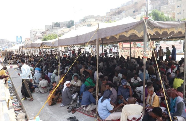 لليوم الثامن على التوالي.. إقبال جماهيري واسع على مخيم الاعتصام المفتوح بمدينة المكلا