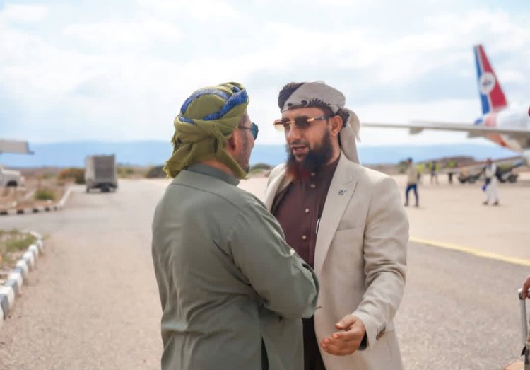 المحافظ الثقلي يستقبل نائب وزير الأوقاف والإرشاد في مطار سقطرى الدولي