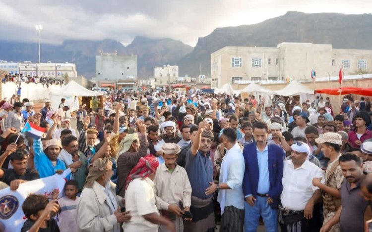 توافد جماهيري واسع من مراكز قلنسية وعبدالكوري إلى مخيم الاعتصام المفتوح بحديبو