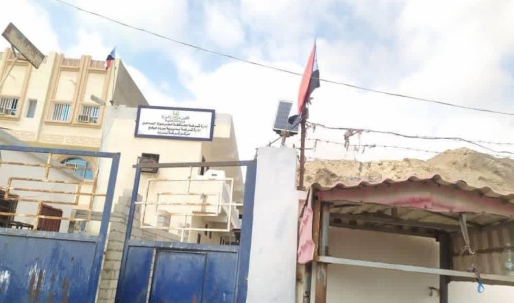 انتقالي بروم ميفع يدشّن رفع علم دولة الجنوب العربي في المدارس ومرافق السلطة المحلية والأمنية