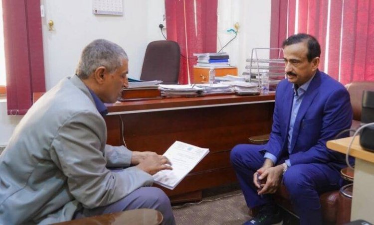 المحافظ ابن الوزير يوجه بصرف 70 الف دولار لتعزيز إمدادات المياه بمدينة عتق