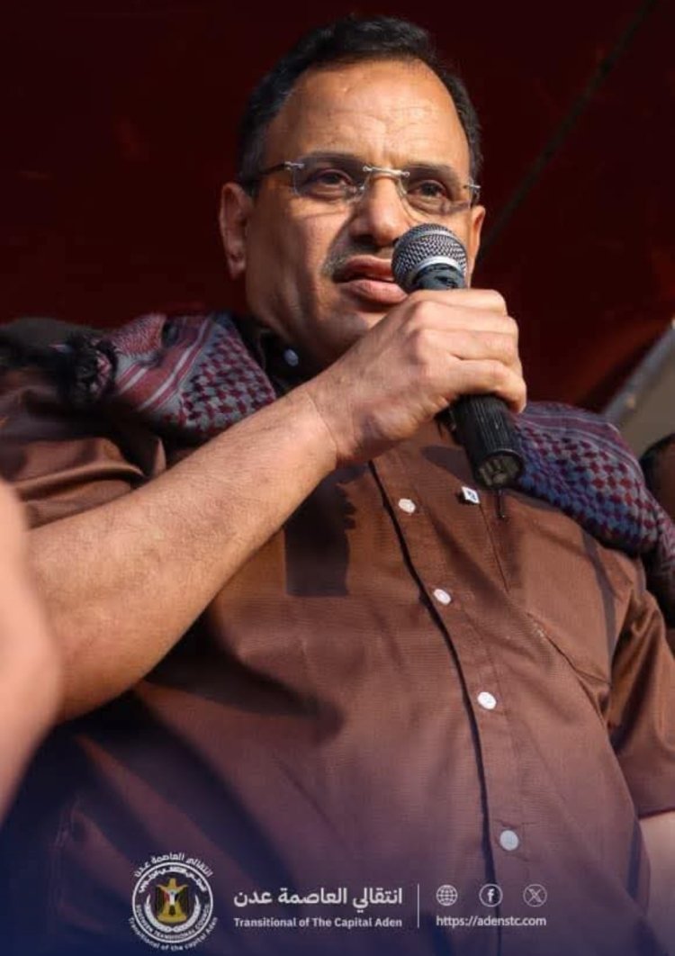 الوزير السقطري يشارك المعتصمين في ساحة العروض ويؤكد مشروعية مطالب شعب الجنوب في استعادة دولته