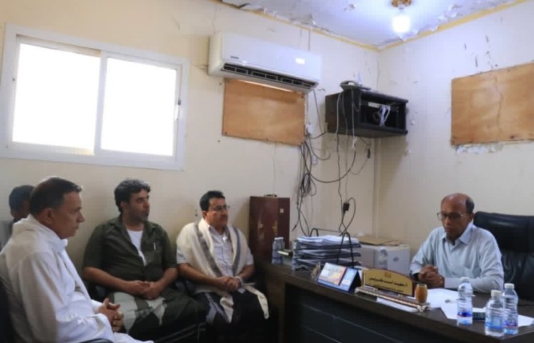 إتمام عملية الاستلام والتسليم بين المدير السابق والجديد لميناء نشطون بالمهرة