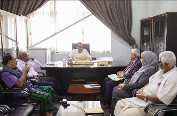 فريق الرقابة والتوجيه الرئاسي يلتقي المدير العام لجمارك ميناء المكلا