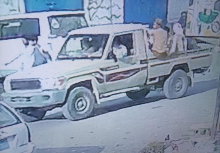 أمن العاصمة عدن يضبط مجموعة مسلحة أغلقت مدرسة الكويت في منطقة إنماء.