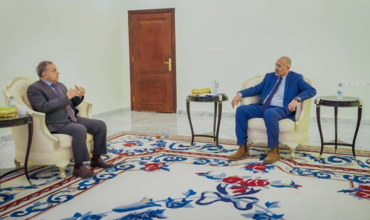 الرئيس الزُبيدي يطّلع على سير العمل بجامعة عدن ويؤكد دعمه لتطوير العملية التعليمية