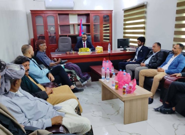 إتمام عملية الاستلام والتسليم بين المدير العام السلف  والخلف لميناء شحن البري  بالمهرة