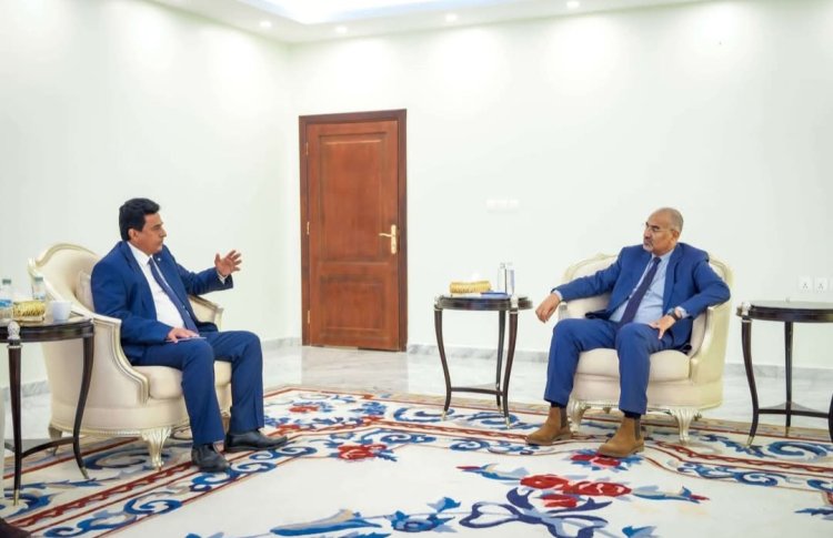 الرئيس الزُبيدي يطّلع على سير عمل الأمانة العامة لمجلس الوزراء