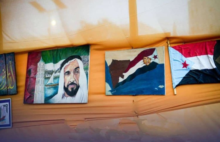 "المرسم الحر" يشارك بأعمال فنية وطنية في ساحة الاعتصام المفتوح بالعاصمة عدن