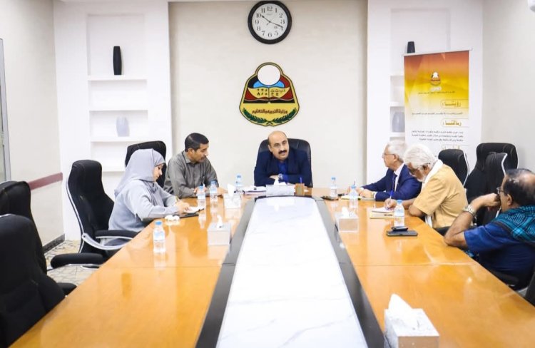 فريق الرقابة والتوجيه الرئاسي يلتقي مدير مكتب التربية والتعليم بساحل حضرموت