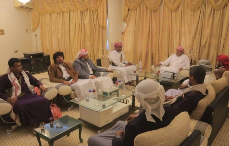 رئيس الجمعية الوطنية يلتقي شباب من آل كثير بوادي حضرموت