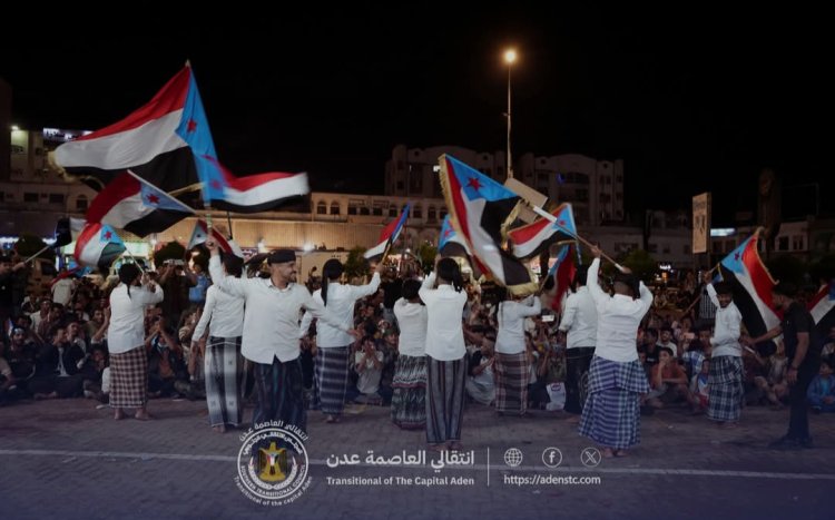 أمسية فنية ثورية تُشعل ساحة اعتصام خور مكسر وتؤكد حضور الهوية الجنوبية