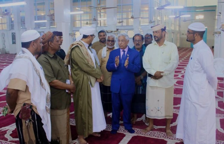 فريق التوجيه والرقابة الرئاسي يزور رباط المصطفى والجامع الكبير بمدينة الشحر