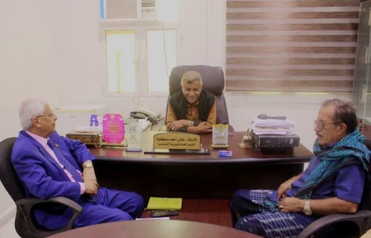 فريق الرقابة والتوجيه الرئاسي يلتقي مدير عام مديرية الشحر