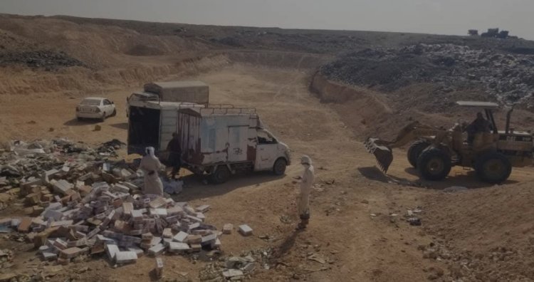 مكتب الصناعة والتجارة بالمهرة يتلف أربعة أطنان من مواد غذائية منتهية الصلاحية