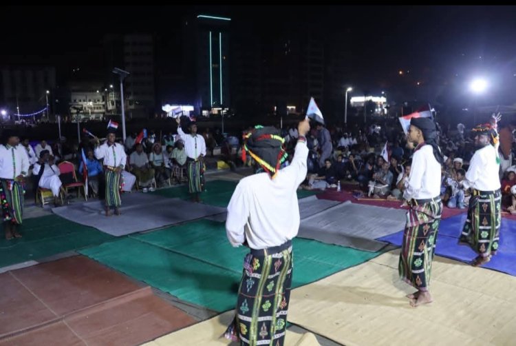 مخيم الاعتصام المفتوح بالمكلا يشهد حفلًا فنيًا وغنائيًا بهيجًا