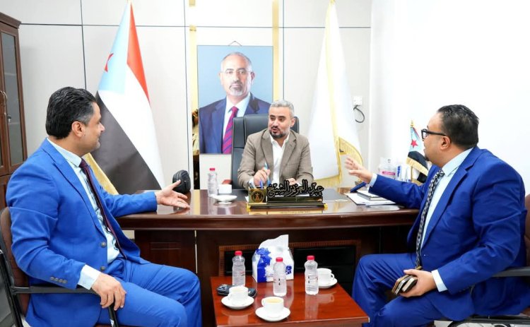 رئيس هيئة الإعلام والثقافة يناقش مع نائب وزير الإعلام والثقافة والسياحة آليات التعاطي الإعلامي مع التطورات على الساحة الجنوبية