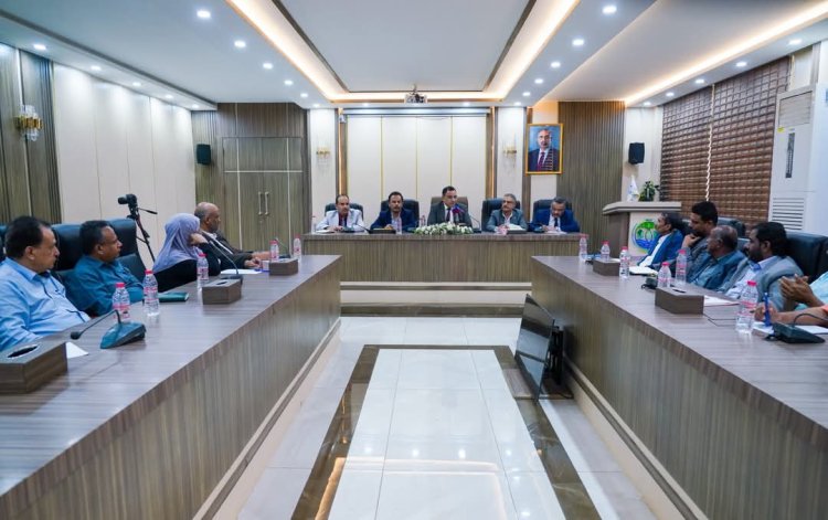 السقطري يترأس اجتماعًا موسعًا لقيادات وزارة الزراعة والثروة السمكية ويشيد بدور القوات المسلحة الجنوبية في تأمين المنافذ ومكافحة التهريب والإرهاب