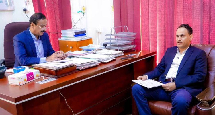 محافظ شبو يناقش تسريع تنفيذ جسر جلعة وتأهيل الطرق الحيوية بالمحافظة .