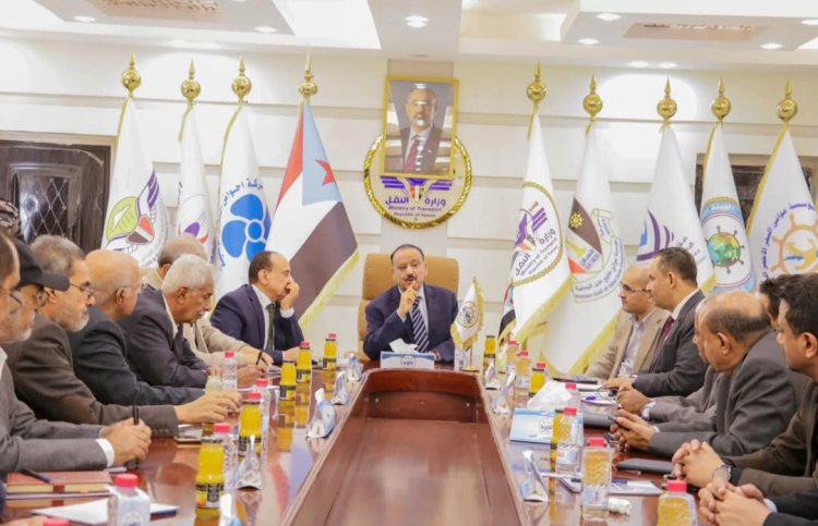 وزير النقل يعلن بأسم الوزارة والهيئات والمؤسسات والشركات التابعة لها تأييد كافة القرارات والخطوات التي اتخذها الرئيس القائد المناضل عيدروس بن قاسم الزبيدي