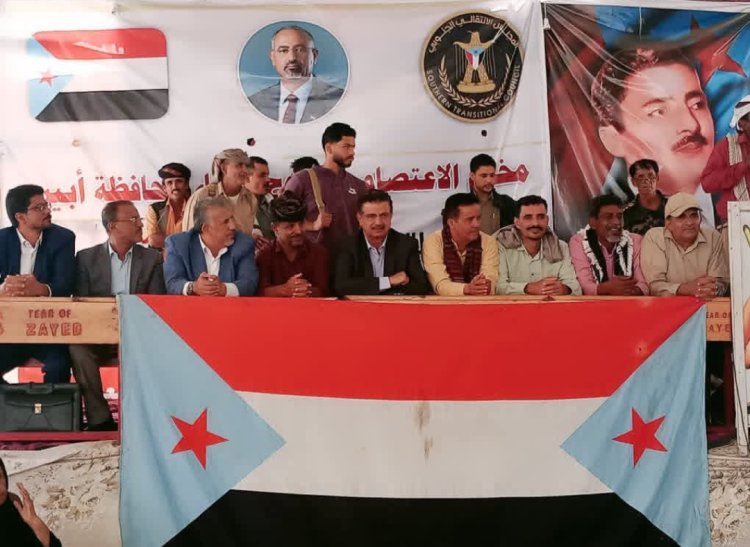 أبناء أبين يواصلون الاعتصام المفتوح دعمًا لاستعادة الدولة الجنوبية